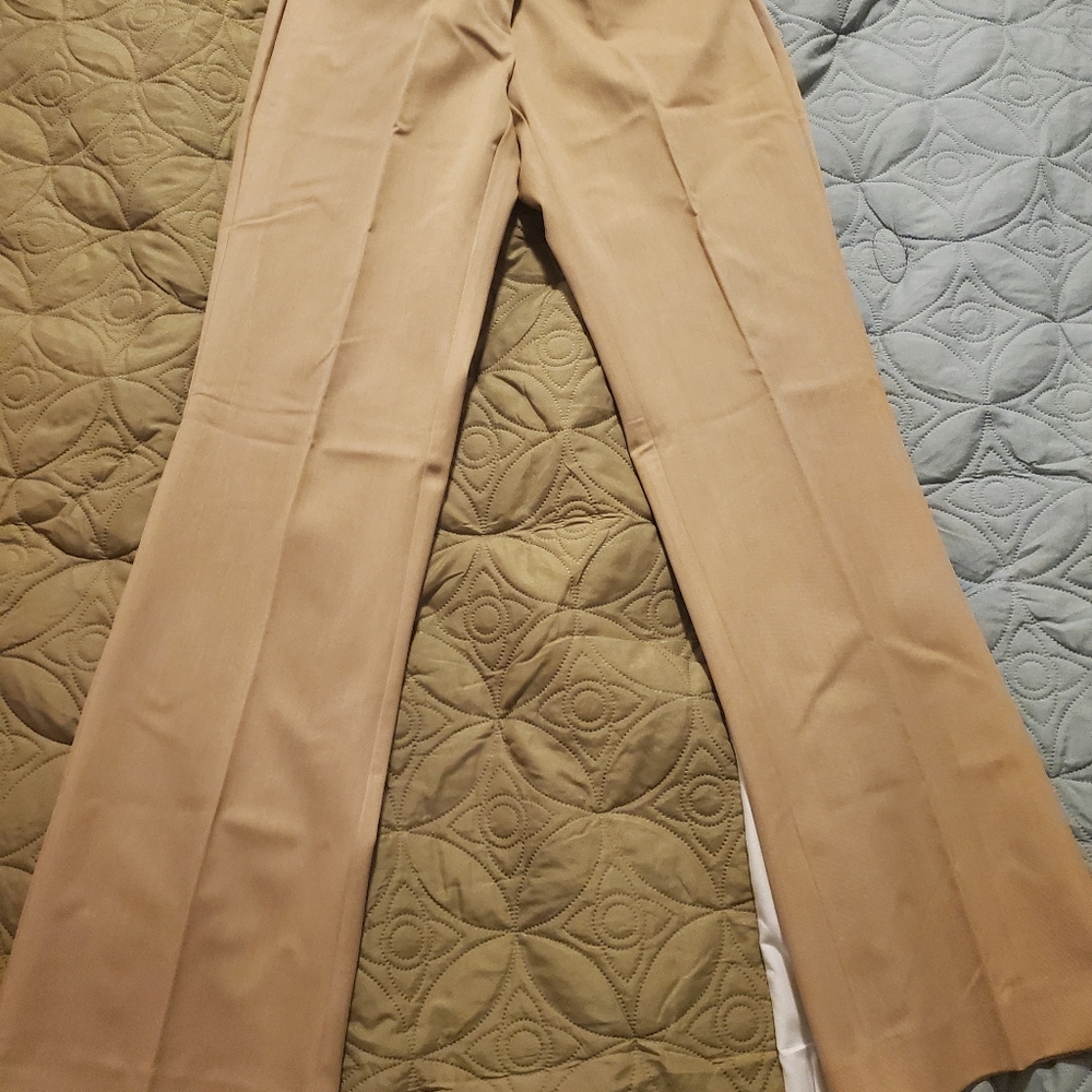 Dress pants / Slacks